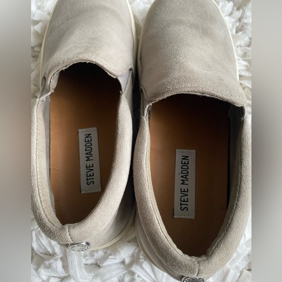 Steve Madden light gray suede slip on sneakers size 6 - Picture 4 of 11